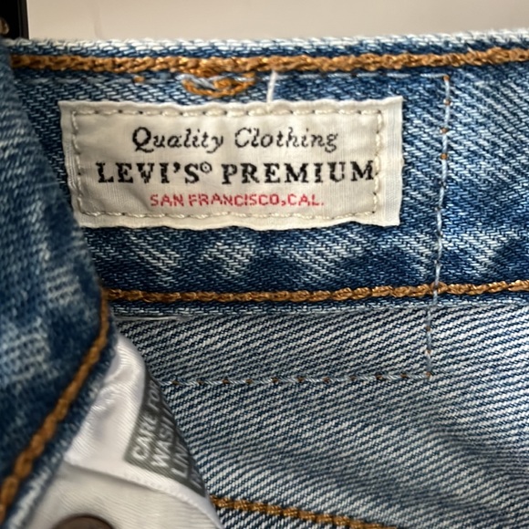 Levi’s 501 Jean Short - Picture 6 of 11